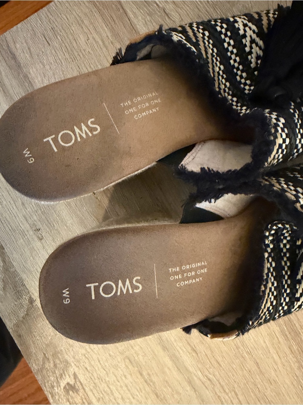 Toms Black and Cream Woven Tassel Slide Mules Size 9 - Picture 7 of 7
